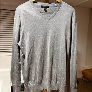 Banana Republic Men's Light Gray V-Neck Sweater Size L